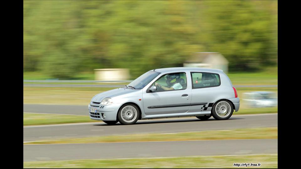 Circuit Magny-Cours Club en Clio RS1